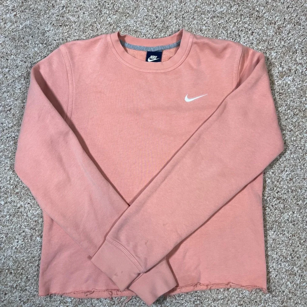 Nike Womens Crewneck Sweatshirt Coral Pink Raw Hem Cropped Swoosh Logo Small